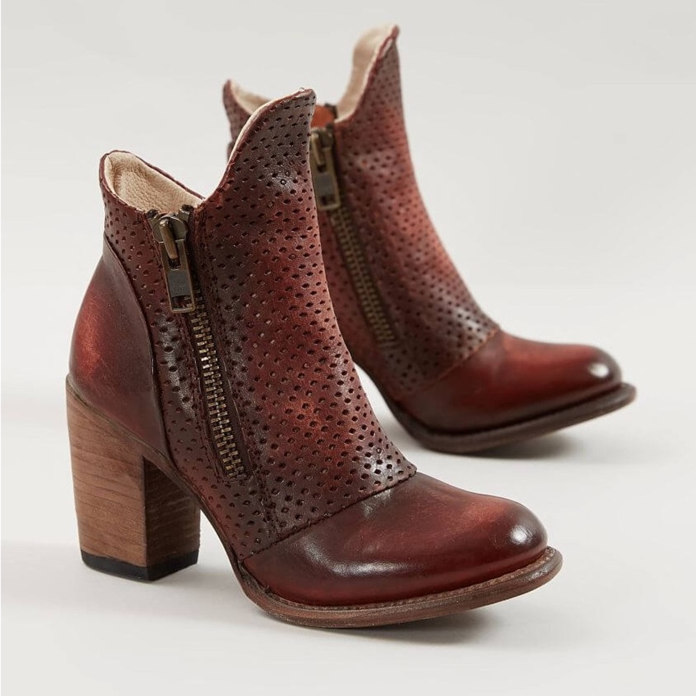 Freebird Brady Ankle Boots Women's 7 Leather Perforated Zip Up Heeled Booties